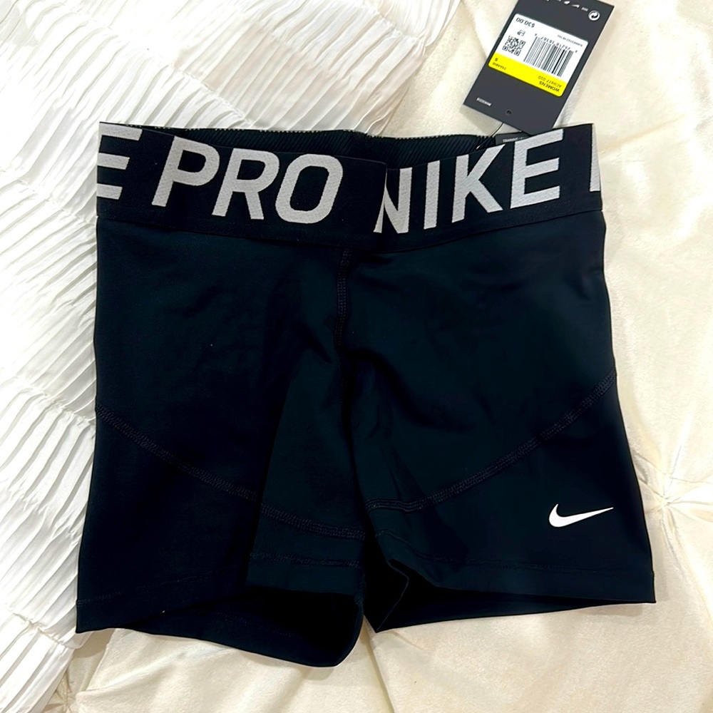 NWT Nike Pro Tight Fit, size S